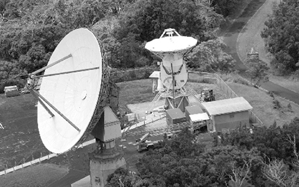 The 20-m (left) and 9-m (right) VLBI antennas (2004)